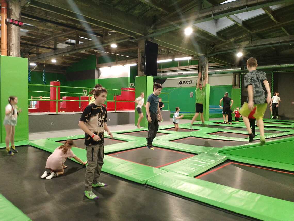 Wycieczka klas piątych do Parku Trampolin Go Jump  w Bielsku -Białej.